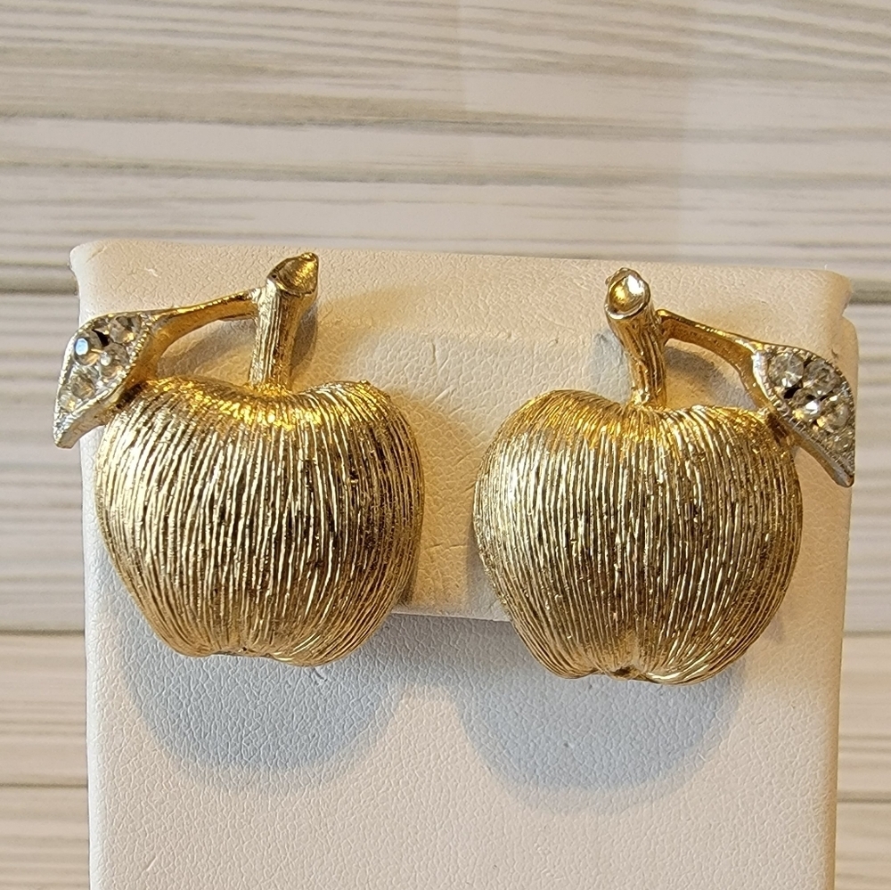 Vintage BSK Gold Tone Ribbed Apple Rhinestone Clip On Earrings